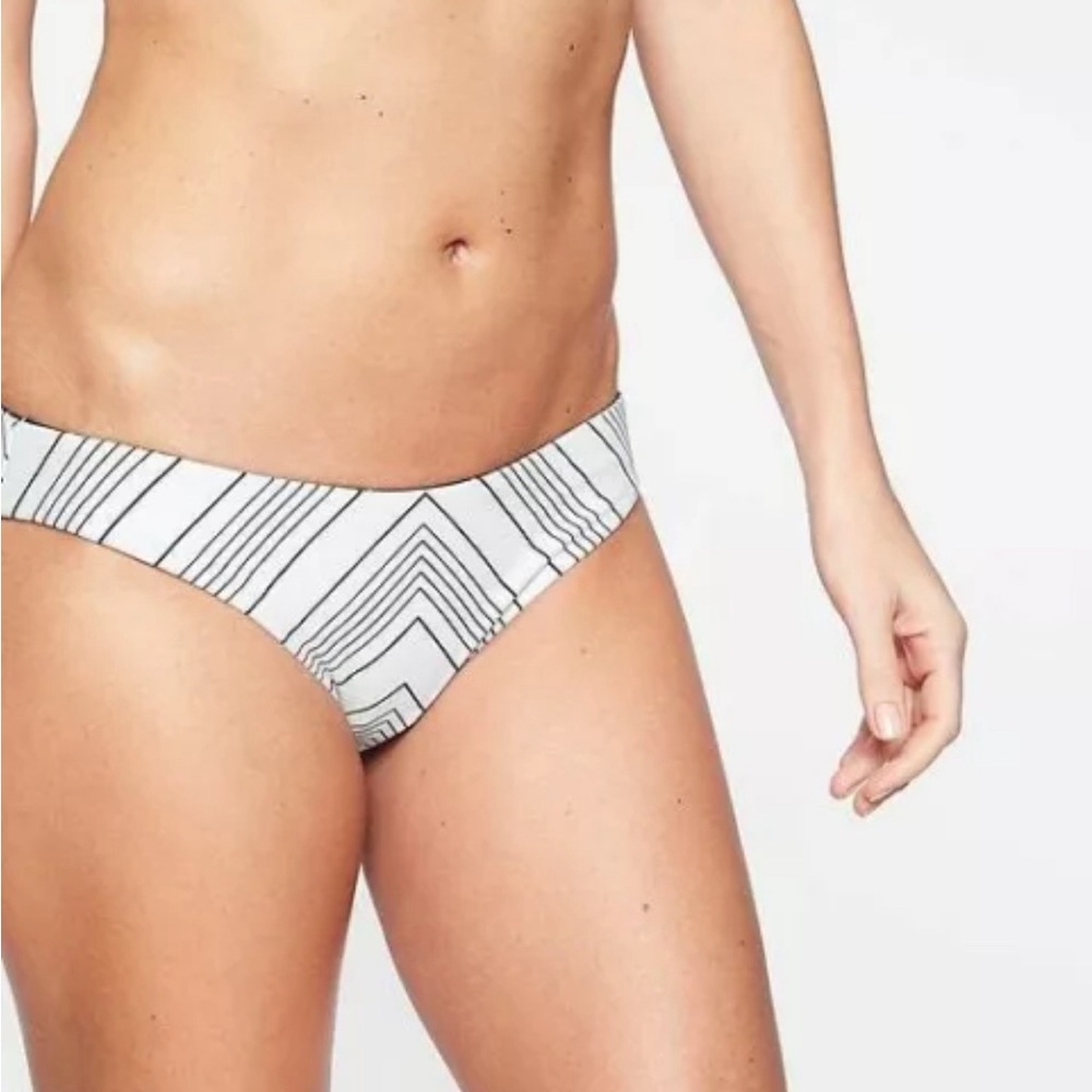 Athleta Chevron Reversible Bikini Bottom, Black & White SIZE M